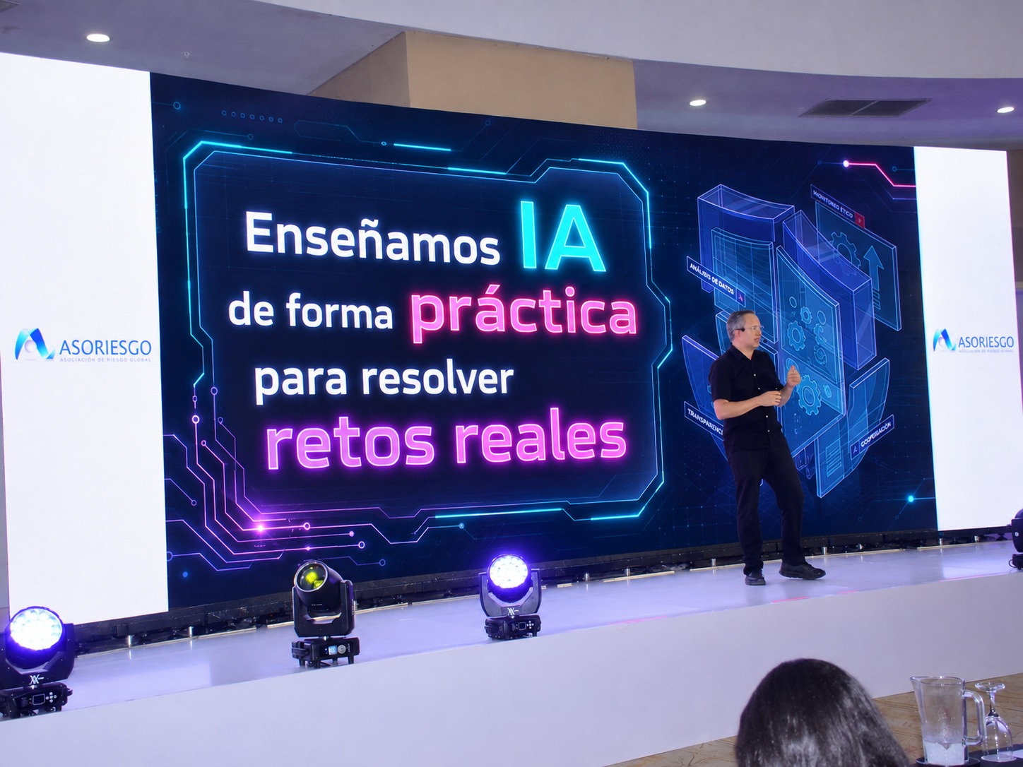 Enseñamos IA de forma práctica para resolver retos reales